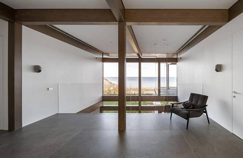 Casa bosque by Karlikova Architects
