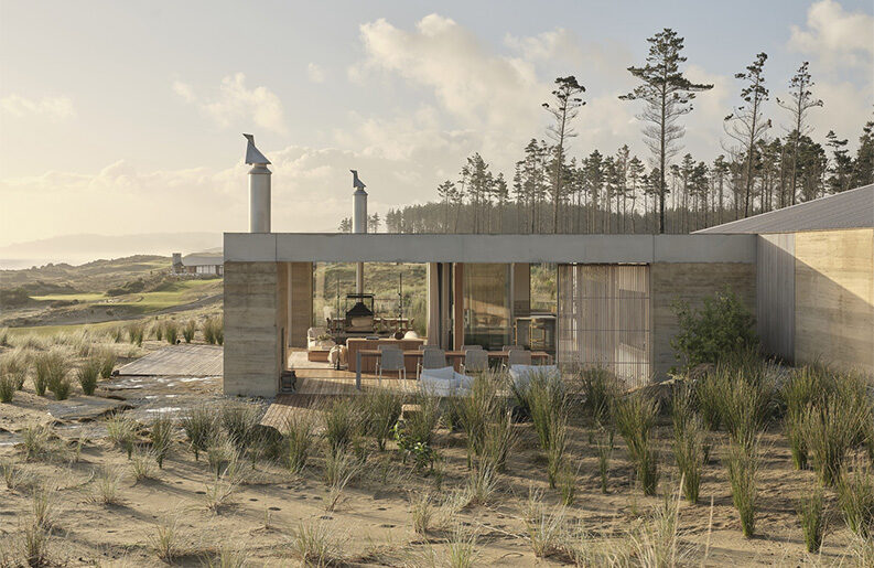 Casa con Dos Patios by Roberts Gray Architects