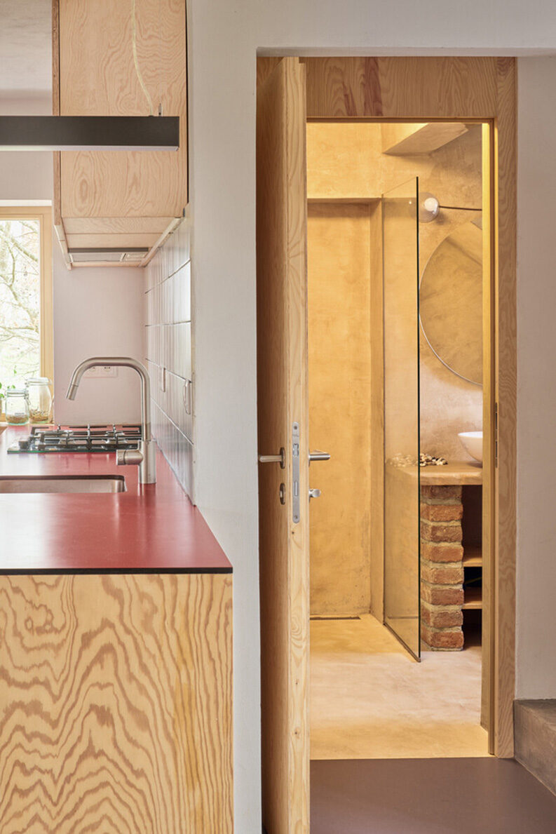 Casa con ampliación roja by Facha architekti