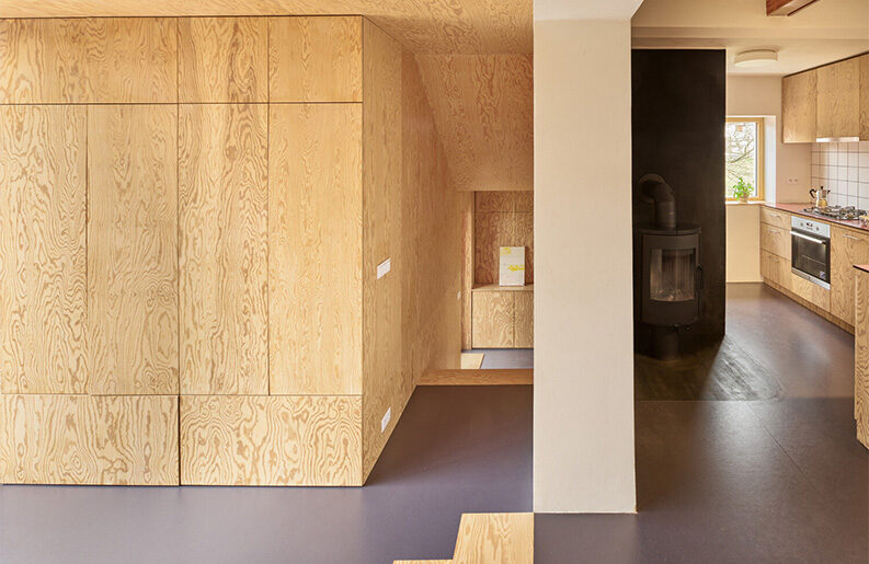 Casa con ampliación roja by Facha architekti