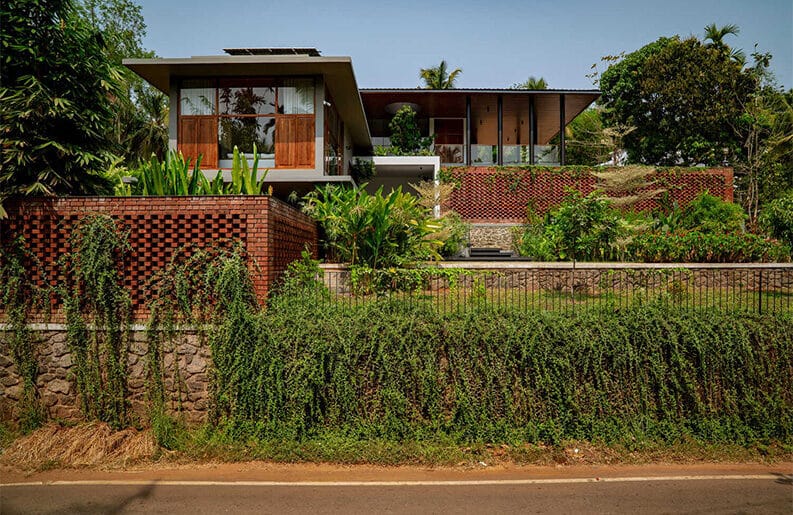 Casa de Ladrillo a la Vista by Yuuga Design Collective