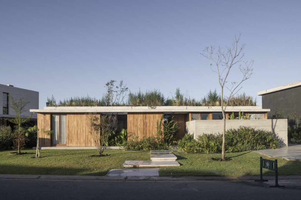 Casa de Las Aves. Un refugio en simbiosis con la naturaleza