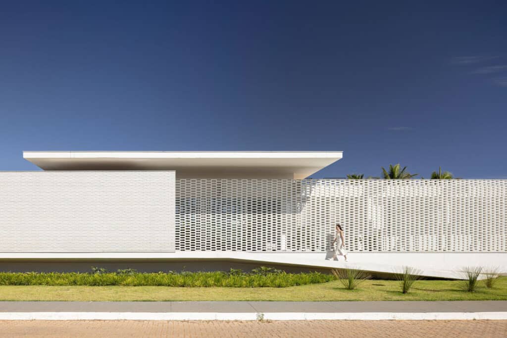 Casa de ladrillo blanco, BLOCO Arquitetos, Joana França