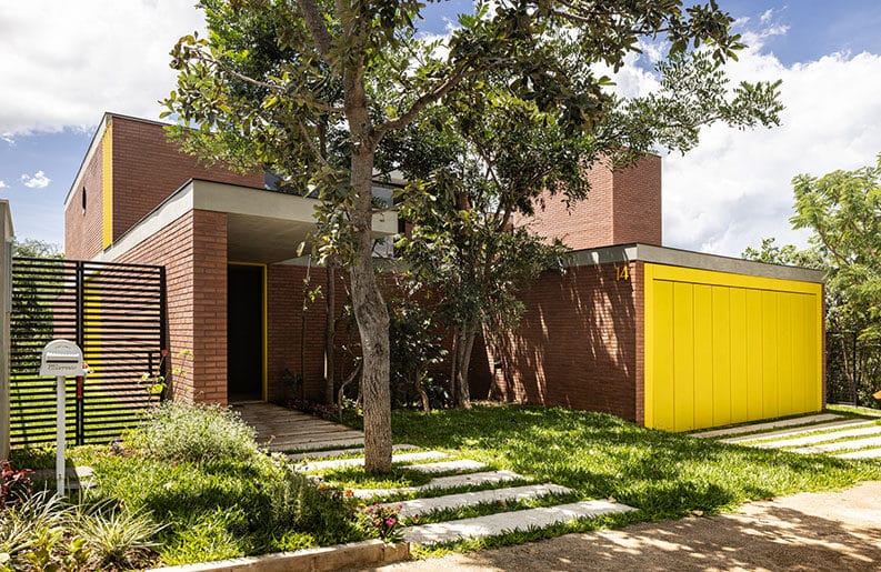 Casa de los 7 Árboles by Hersen Mendes Arquitetura