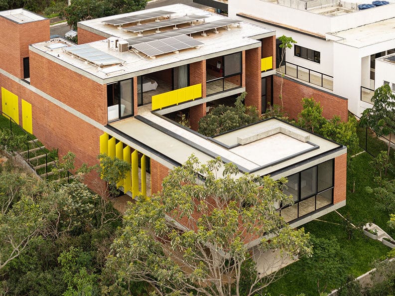 Casa de los 7 Árboles by Hersen Mendes Arquitetura