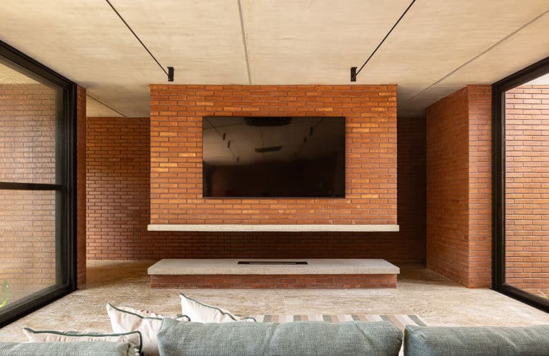 Casa de los 7 Árboles by Hersen Mendes Arquitetura