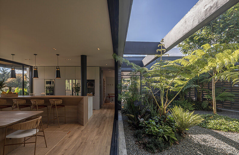 Casa de los Patios by Alejandro Restrepo-Montoya Arquitectura