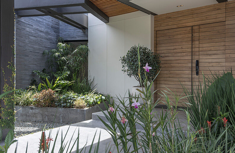 Casa de los Patios by Alejandro Restrepo-Montoya Arquitectura