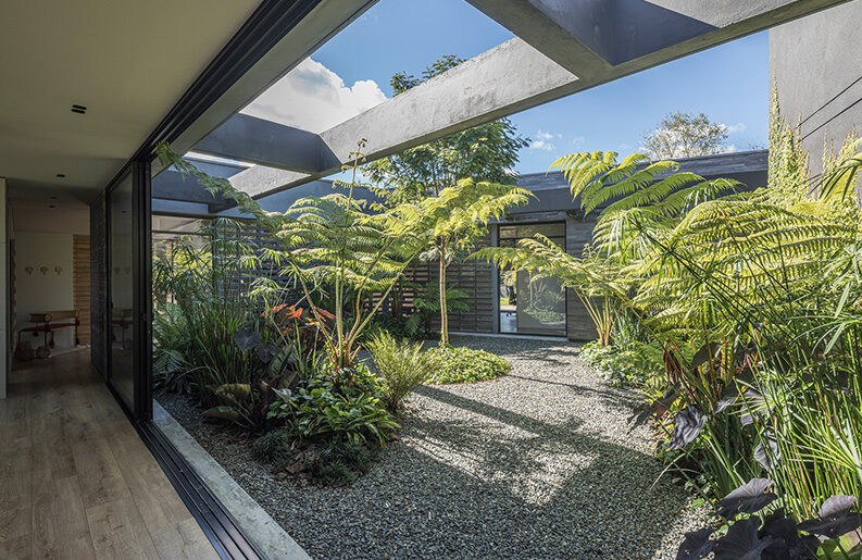 Casa de los Patios by Alejandro Restrepo-Montoya Arquitectura