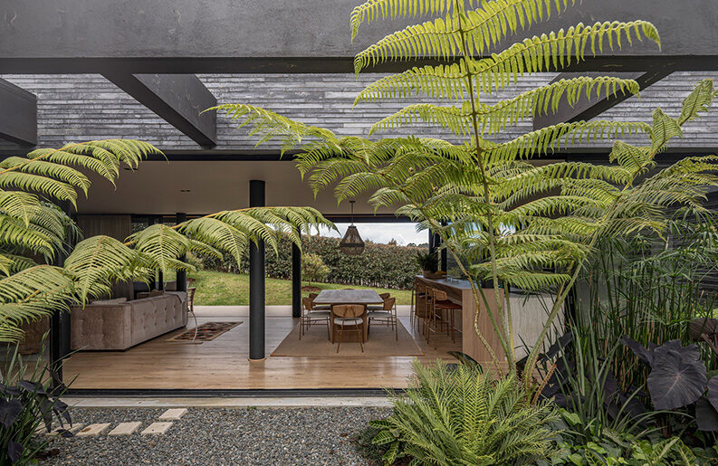 Casa de los Patios by Alejandro Restrepo-Montoya Arquitectura