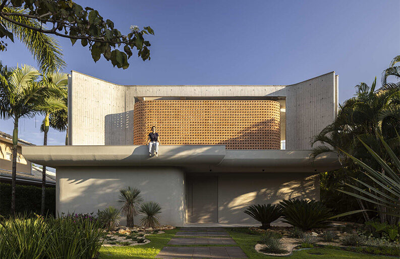 Casa del Abrazo by TTAD Arquitetura