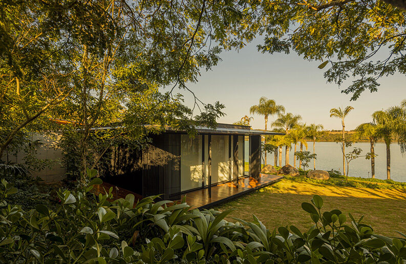 Casa del Embalse by Bernardes Arquitetura