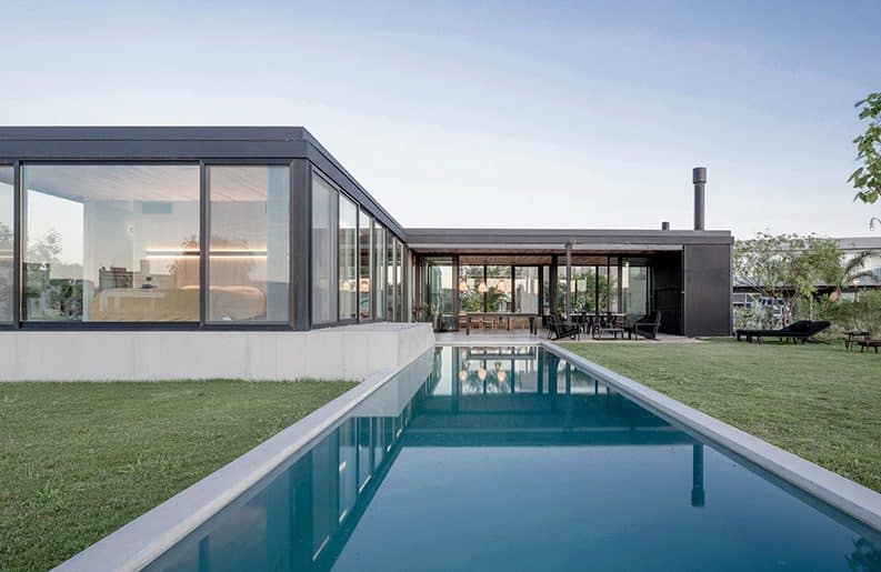 Casa en Escobar by Guayra, Pedro Ignacio Yáñez