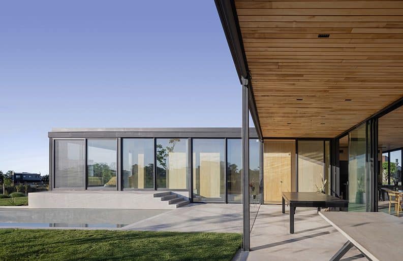 Casa en Escobar by Guayra, Pedro Ignacio Yáñez