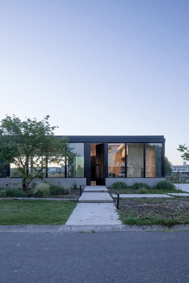 Casa en Escobar by Guayra, Pedro Ignacio Yáñez