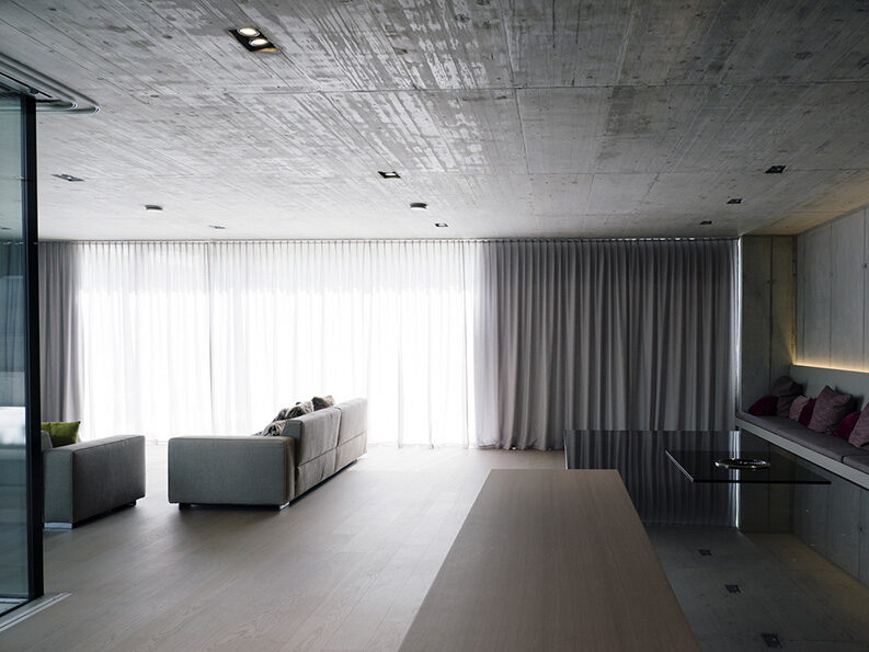 Casa escalonada by OFIS Architects