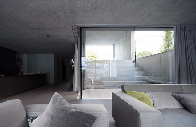 Casa escalonada by OFIS Architects