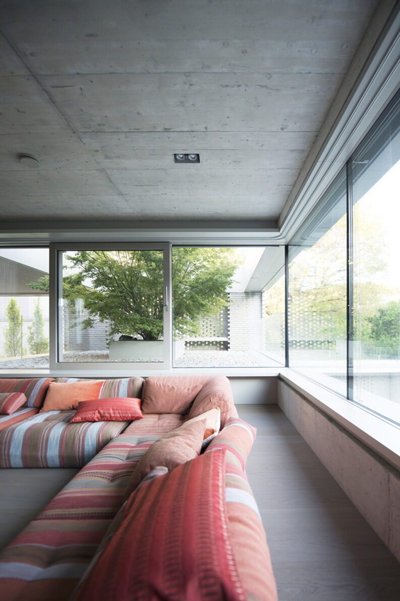 Casa escalonada by OFIS Architects