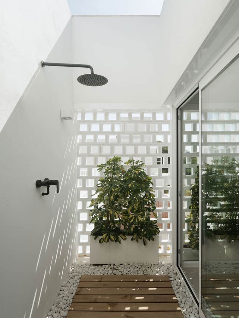 Casa más que blanca