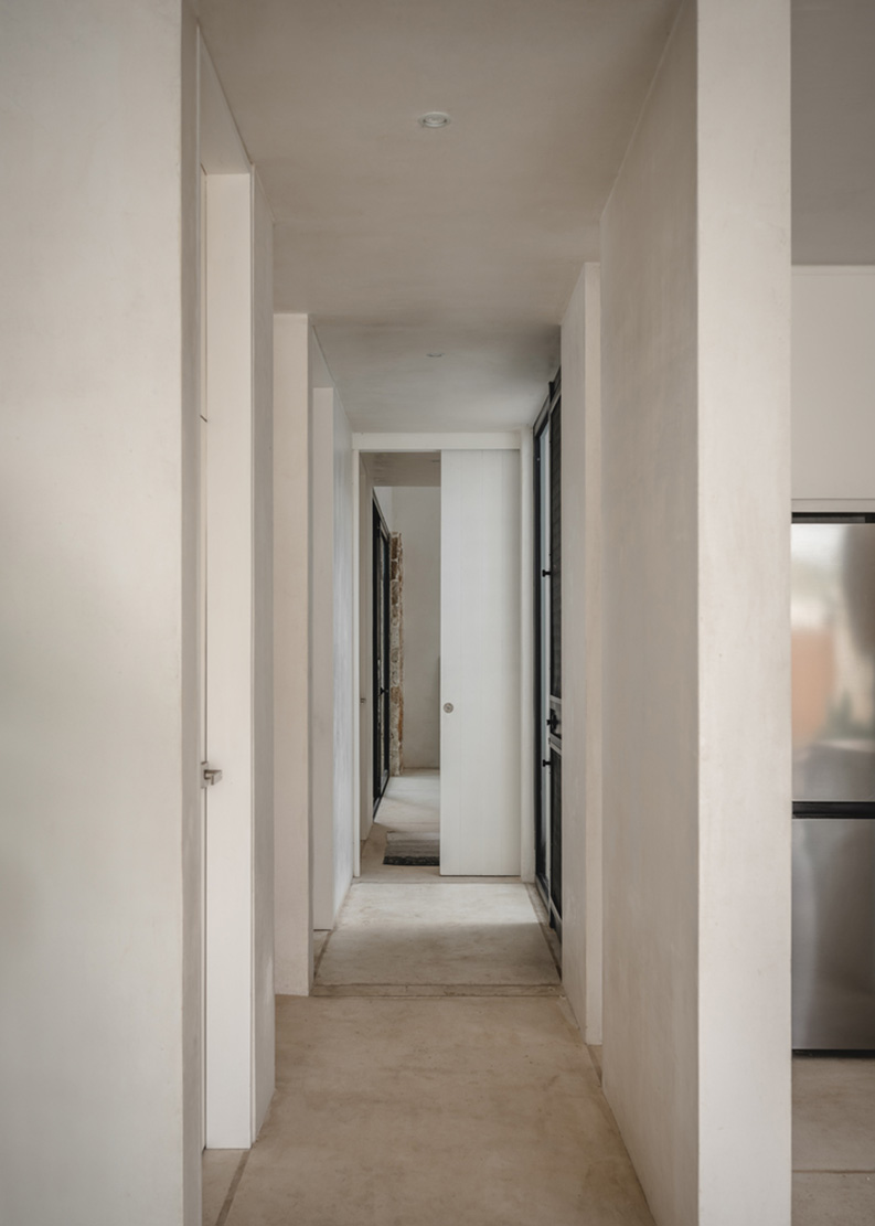 Casa–Estudio Monica Rezman by TACO