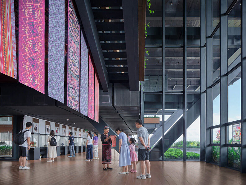 Centro de Actividades para Trabajadores de Haikou by CADG