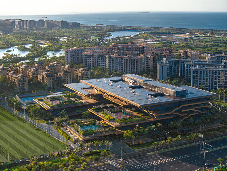 Centro de Actividades para Trabajadores de Haikou by CADG