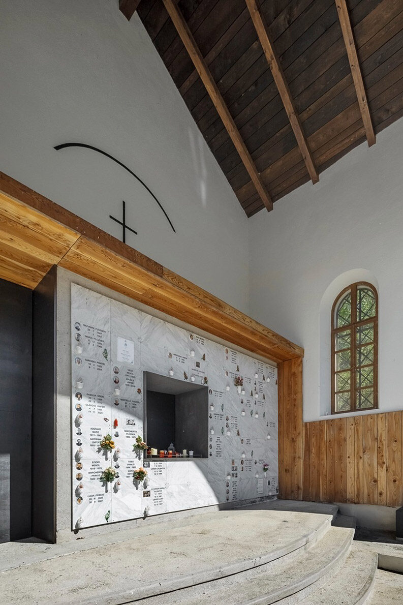 Columbarios alpinos: arquitectura memorial de Federico Mentil