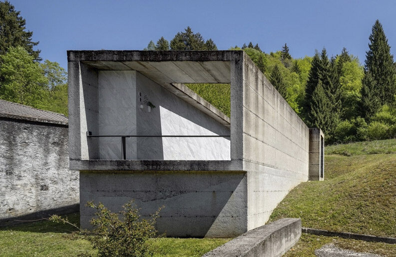 Columbarios alpinos: arquitectura memorial de Federico Mentil