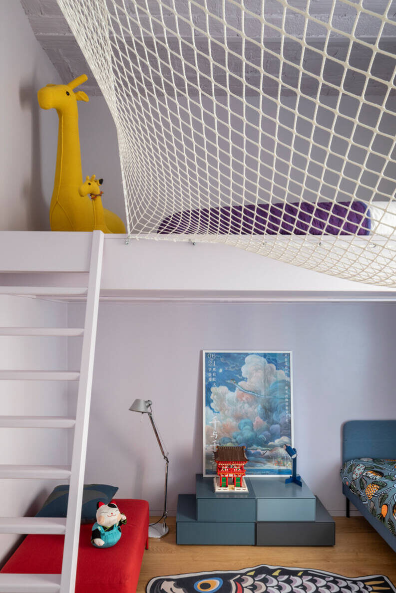 Departamento A12. Una renovación en Roma donde el color dialoga con las bóvedas de ladrillo