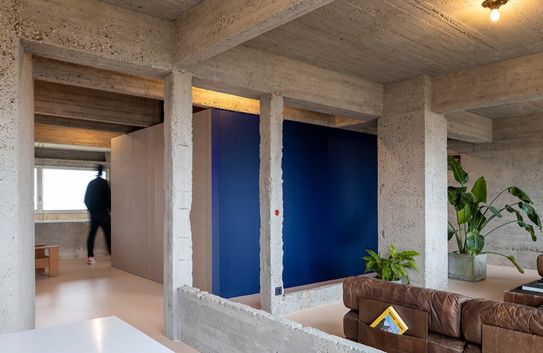 Dúplex brutalista en la Torre Riverside, Olmo Peeters, Matthijs van der Burgt, Estudio Okami Architects