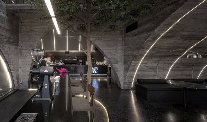 French Kitsch III. Un café que rinde homenaje a las catedrales góticas europeas
