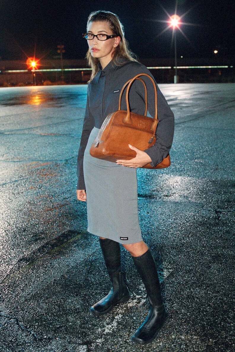 Hailey Bieber protagoniza la campaña After Dark de Miu Miu