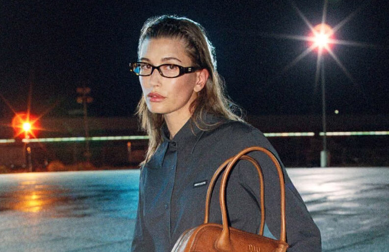Hailey Bieber protagoniza la campaña After Dark de Miu Miu