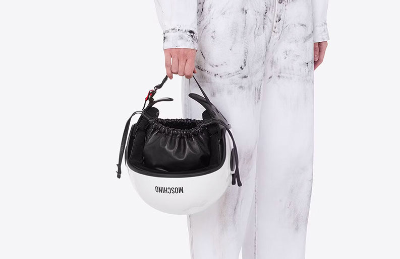 Helmet Bag- el bolso-casco de Moschino