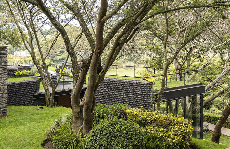 Hidden Stone House by a1 arquitectura avanzada