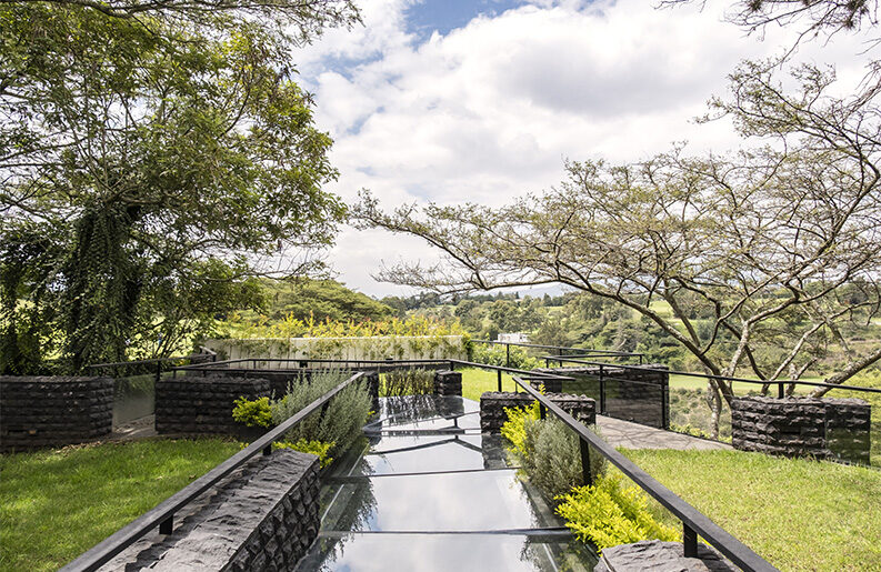 Hidden Stone House by a1 arquitectura avanzada