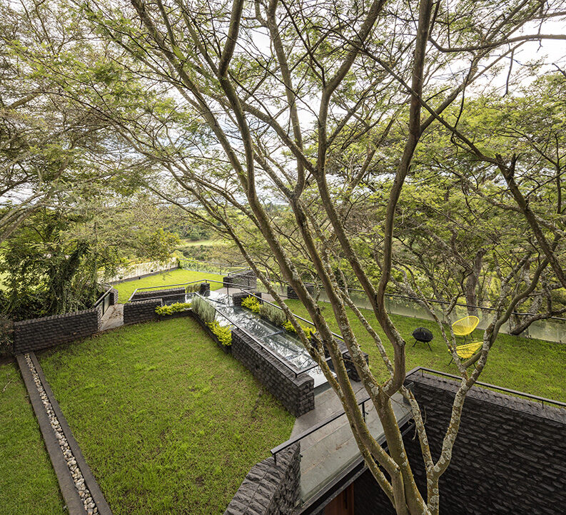 Hidden Stone House by a1 arquitectura avanzada