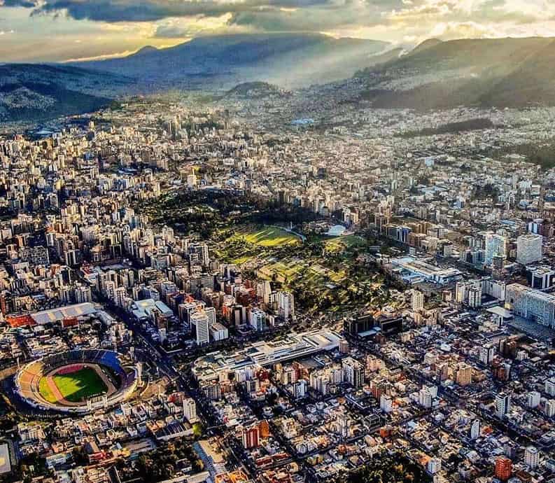 Un paseo por la altura. Ciudades entre montañas.