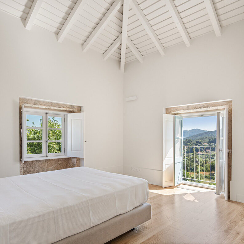 Hotel Casa Cerdeiras by Tiago do Vale Arquitectos