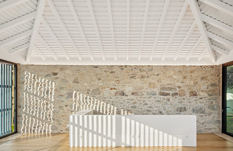 Hotel Casa Cerdeiras by Tiago do Vale Arquitectos