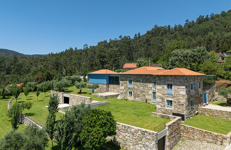 Hotel Casa Cerdeiras by Tiago do Vale Arquitectos