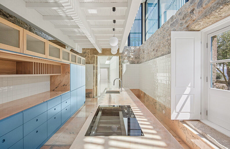 Hotel Casa Cerdeiras by Tiago do Vale Arquitectos