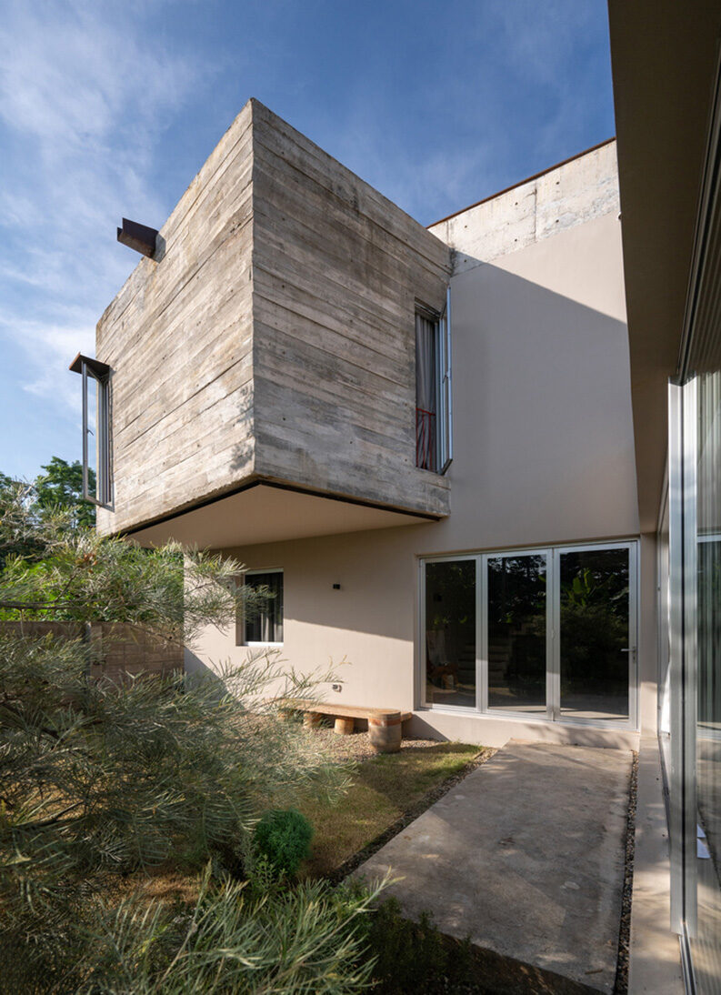 La Casa con Terraza by S.O.S Architects