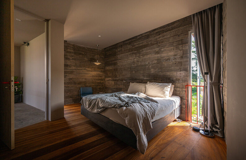 La Casa con Terraza by S.O.S Architects