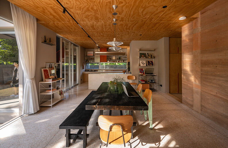 La Casa con Terraza by S.O.S Architects