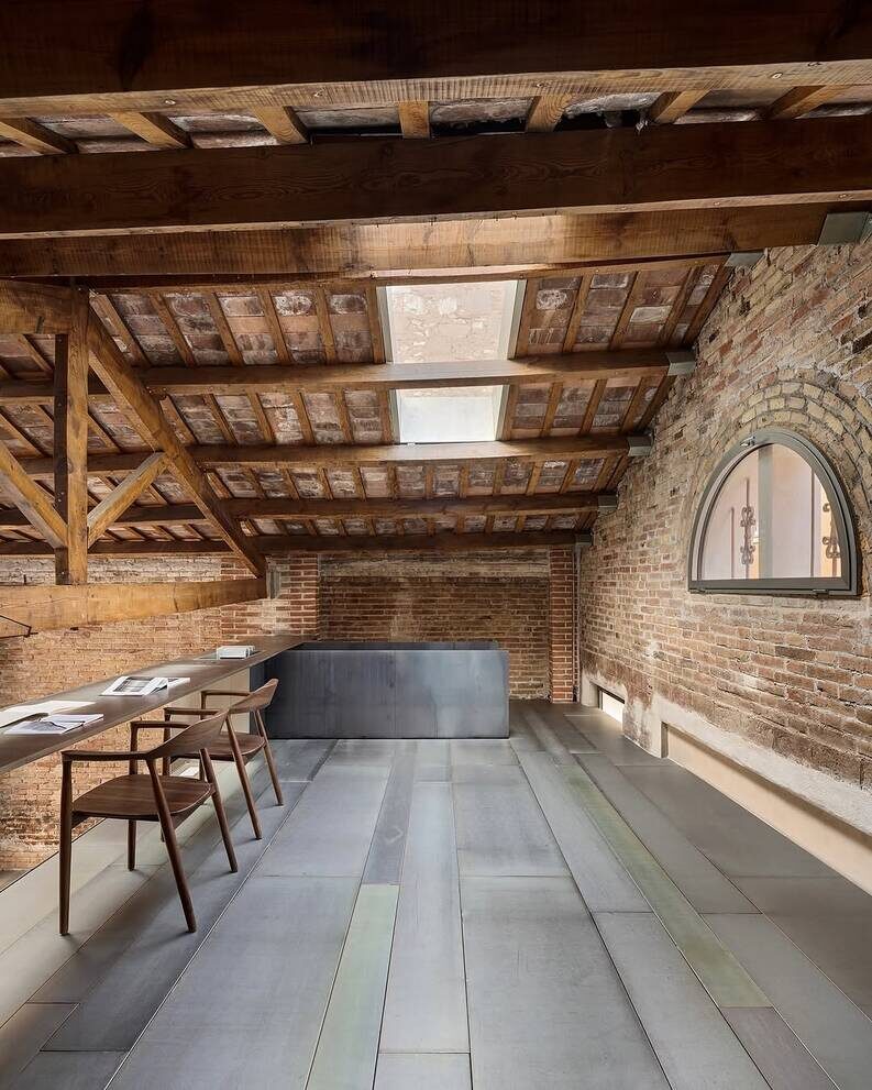 La Fàbrica. Un antiguo pajar convertido en vivienda y taller de arquitectura