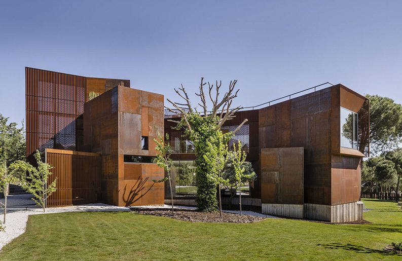 La casa que se bifurca by Voluar Arquitectura