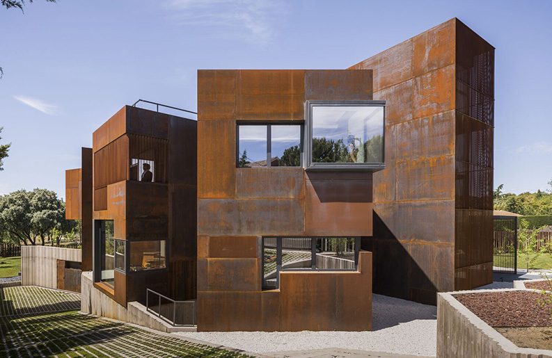 La casa que se bifurca by Voluar Arquitectura