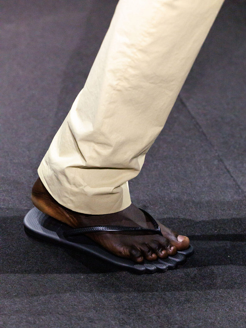 MM6 Maison Margiela x Havaianas. Las ojotas de seis dedos que llegaron a la pasarela