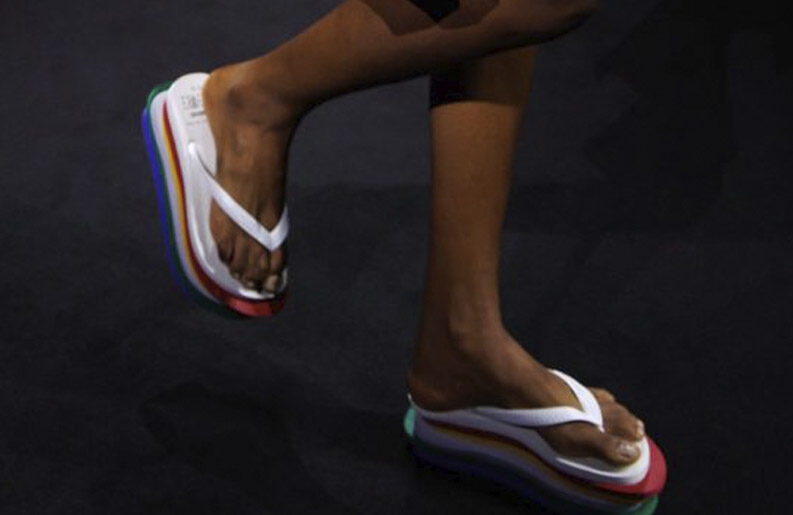 MM6 Maison Margiela x Havaianas. Las ojotas de seis dedos que llegaron a la pasarela